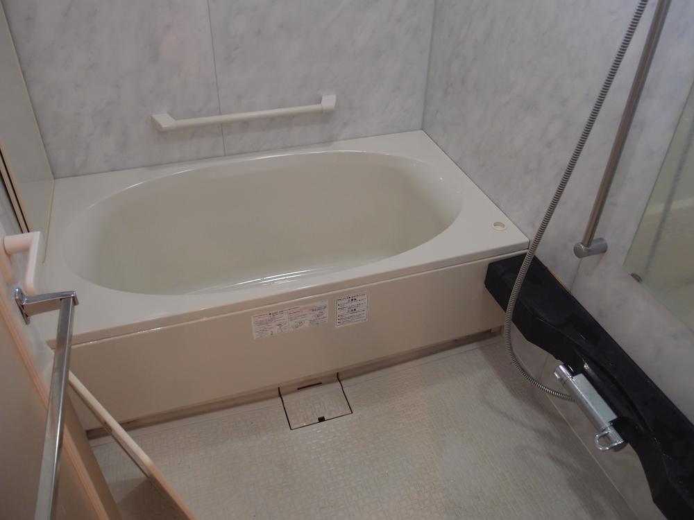 Bathroom. Indoor (12 May 2013) Shooting