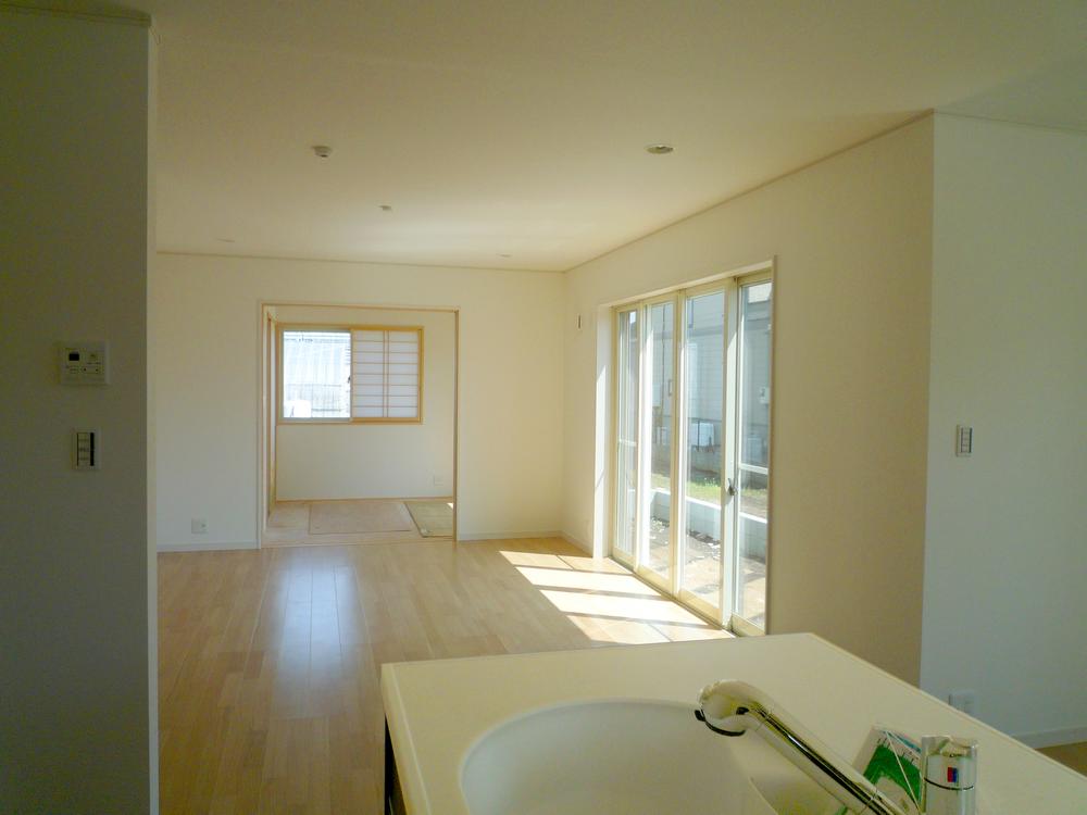 Same specifications photos (living). Seller same specifications construction cases