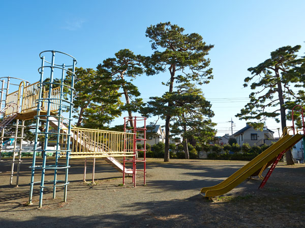 Surrounding environment. Salesian children amusement (about 10m / 1-minute walk)