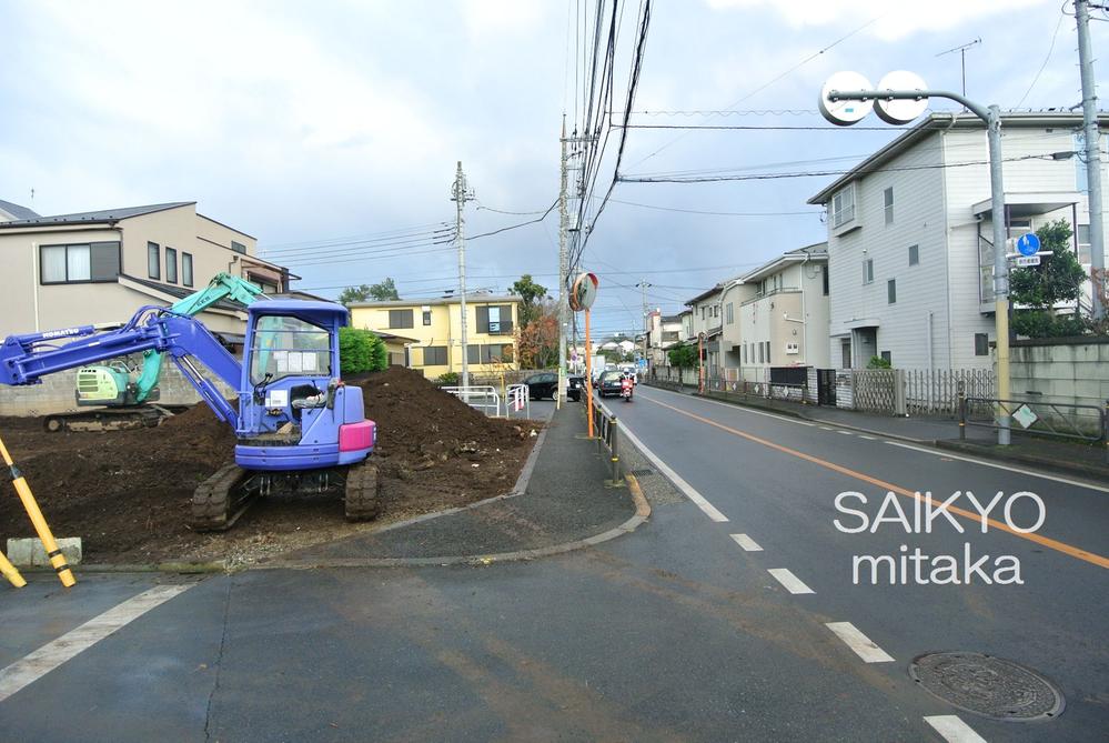 Local photos, including front road. Local (12 May 2013) Shooting