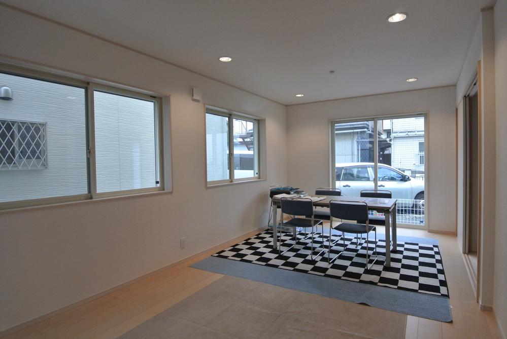 Same specifications photos (living). Seller construction cases