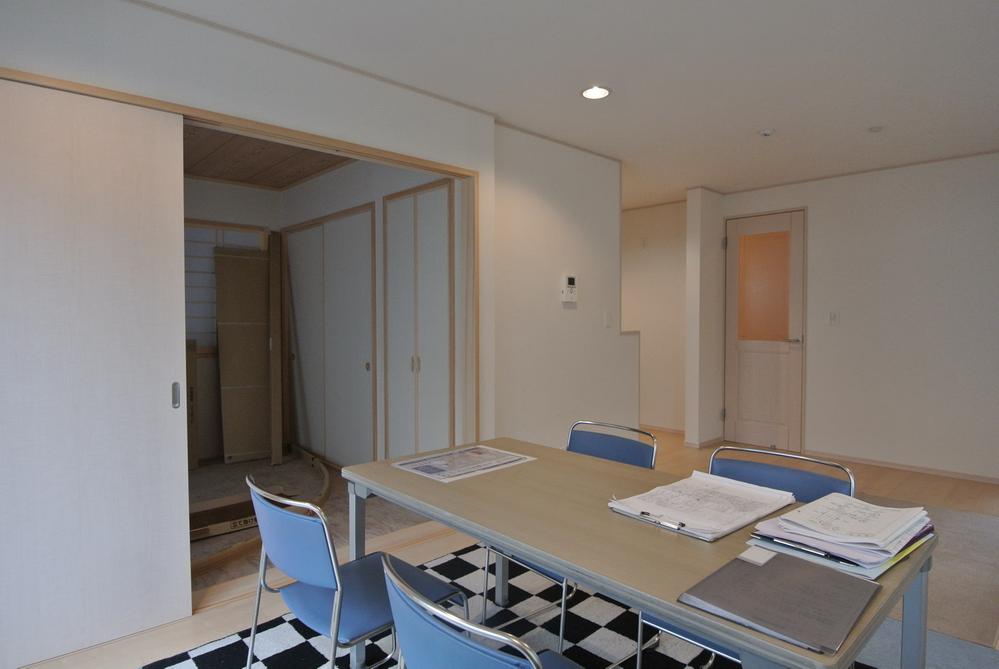 Same specifications photos (living). Seller construction cases