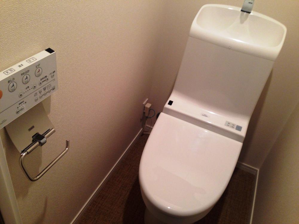 Toilet. Indoor (12 May 2013) Shooting