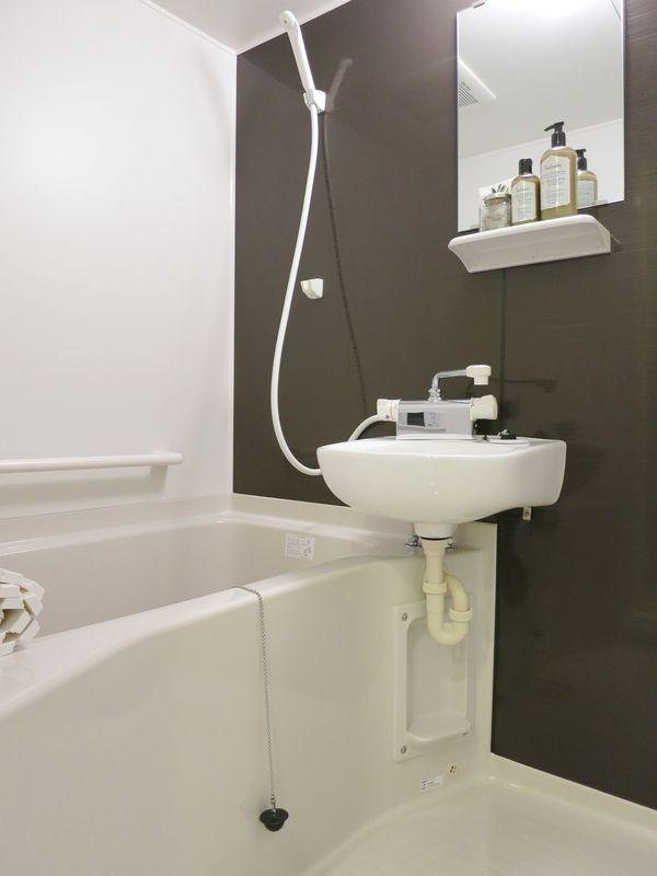 Bathroom. ~ November 15, the interior has been completed ~ Add cooked with unit bus