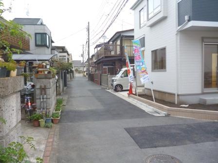 Local photos, including front road. West road (November 2, 2013) Shooting