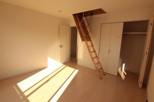 Non-living room. 4 Building room