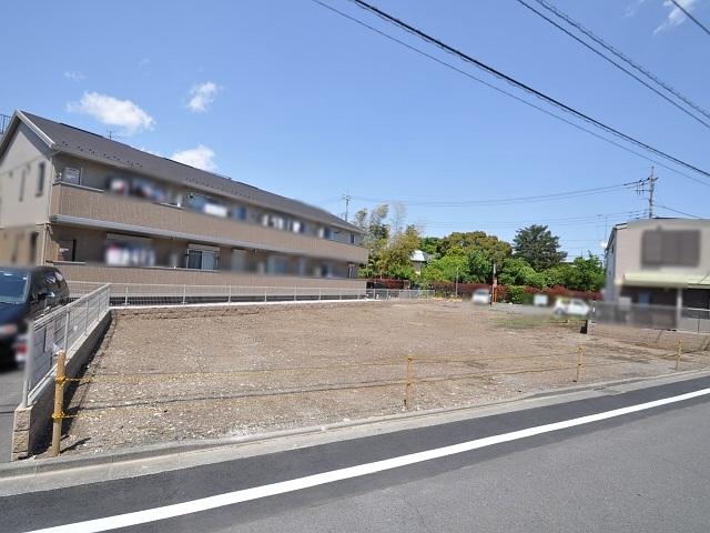 Local land photo. No. B land (on the left) Vacant lot