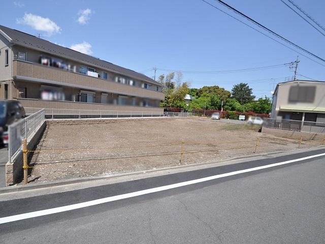 Local land photo. No. B land (on the left) Vacant lot