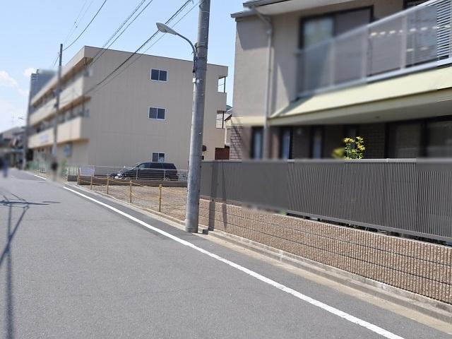 Local photos, including front road. Contact road situation