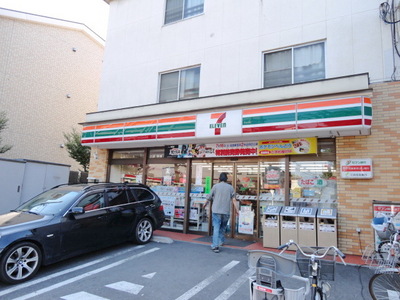 Convenience store. 170m to Seven-Eleven (convenience store)