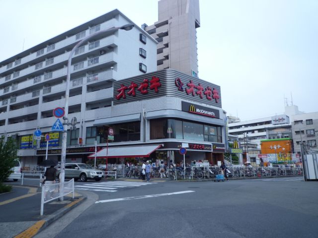 Shopping centre. Akebono until the (shopping center) 270m