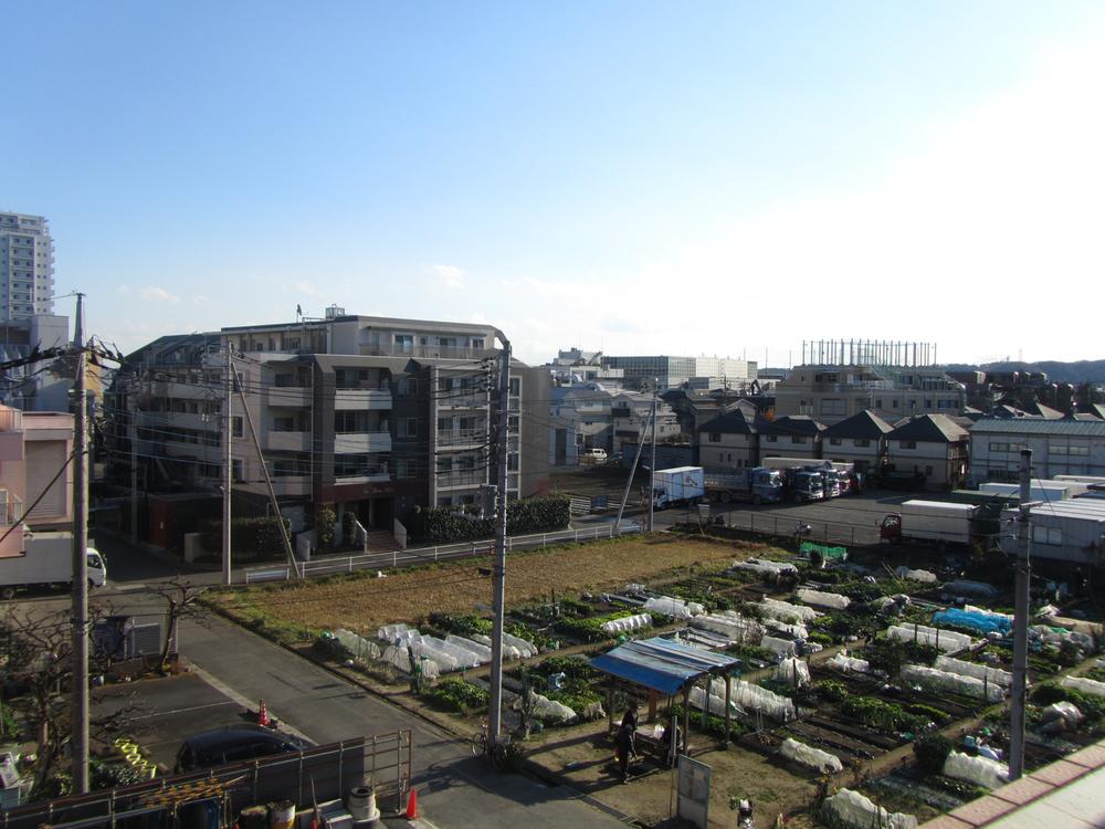 View photos from the dwelling unit. View from the site (December 2013) there is no tall building in front of the shooting day, View is good.
