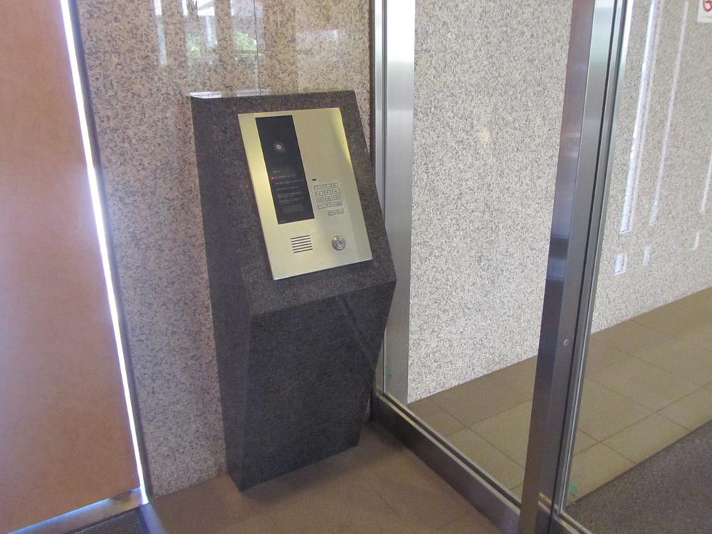 Entrance. Common areas