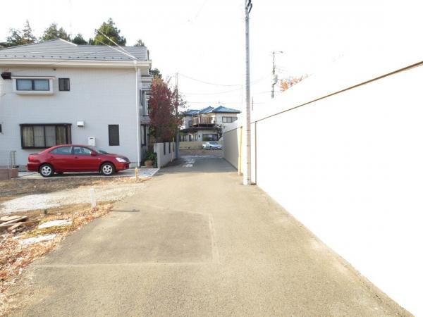 Local photos, including front road. Local front road