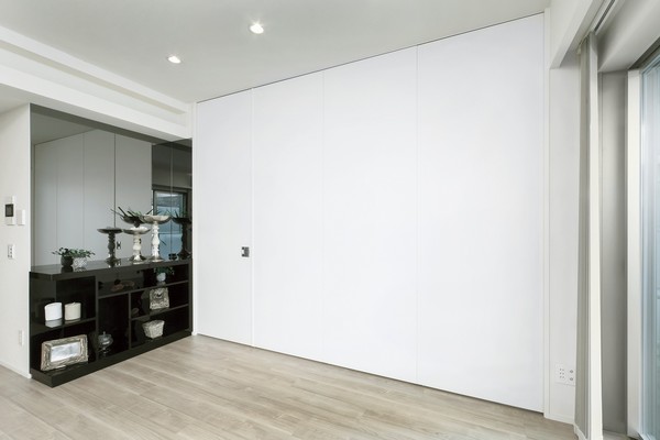 LD closing the "Wall Door"