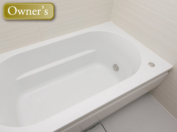 Bathing-wash room.  [WA bathtub ( ※ 2)] Simple design features that combine straight lines and semicircles. As those used on a daily basis, It is a tub that sticks to ease-of-use.