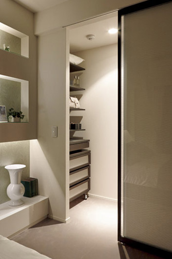 Receipt.  [Walk-in closet] Family of clothes as well, It is the storage space of large capacity that can be plenty of storage, such as hats and bags.  ※ B ・ H ・ H