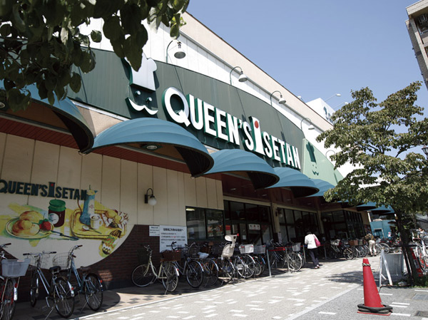 Surrounding environment. Queens Isetan Sengawa store (about 350m / A 5-minute walk)