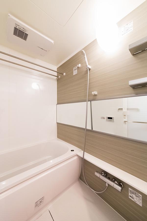 Bathroom. TOTO-made add-fired function with unit bus, With a bathroom in the dryer