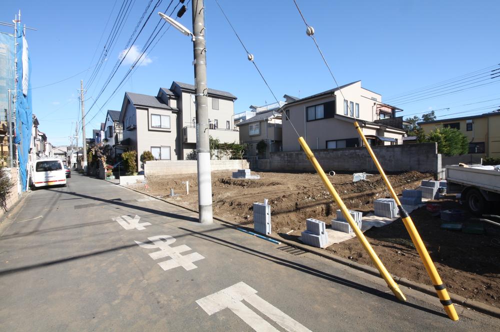 Local photos, including front road. Local (12 May 2013) Shooting