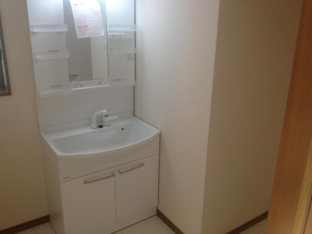 Wash basin, toilet. Indoor (12 May 2013) Shooting