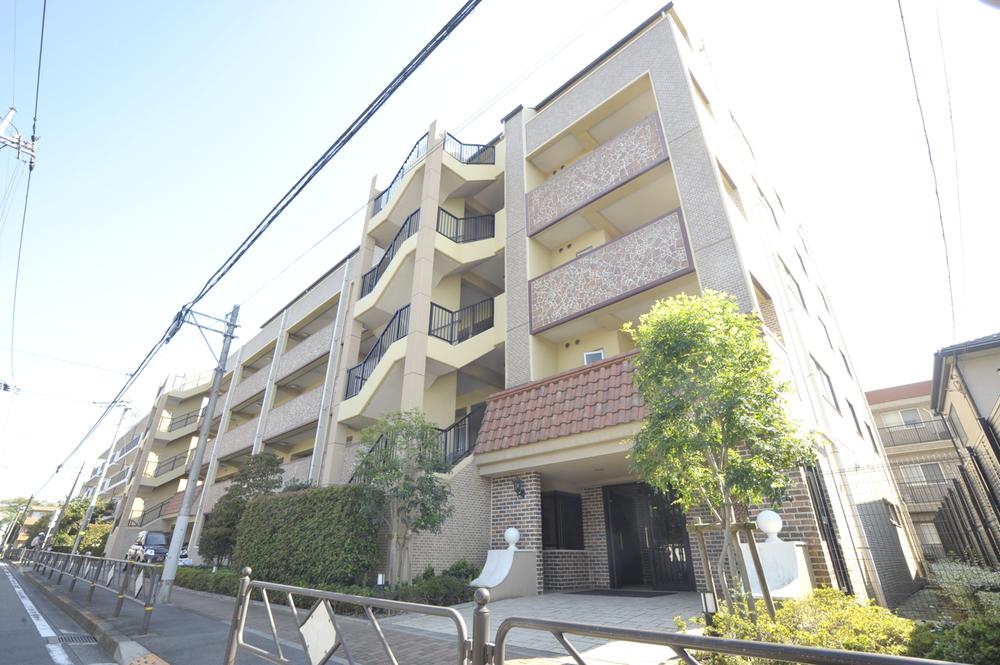 Local appearance photo. Local (12 May 2013) Shooting March 2005 Built Keio Line "Chofu" station a 15-minute walk ・ "West Chofu" station 12 minutes' walk
