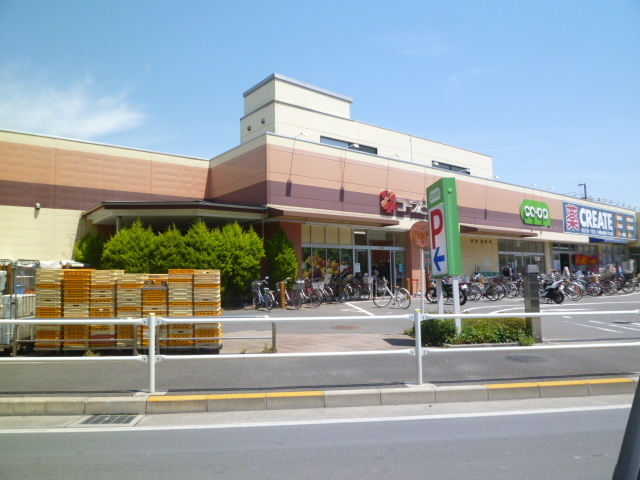 Supermarket. 800m to the Co-op (super)