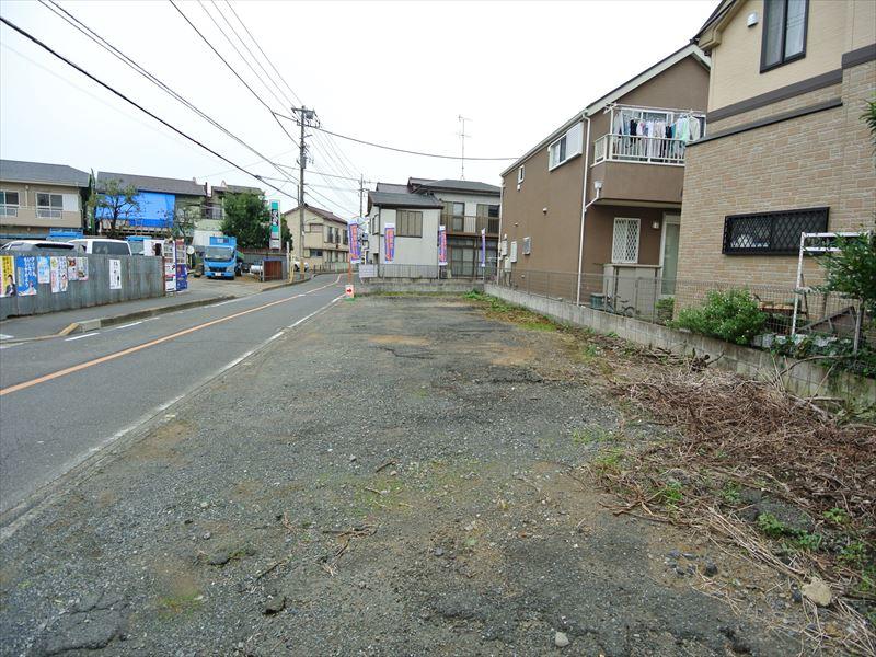 Local photos, including front road. Local (11 May 2013) Shooting