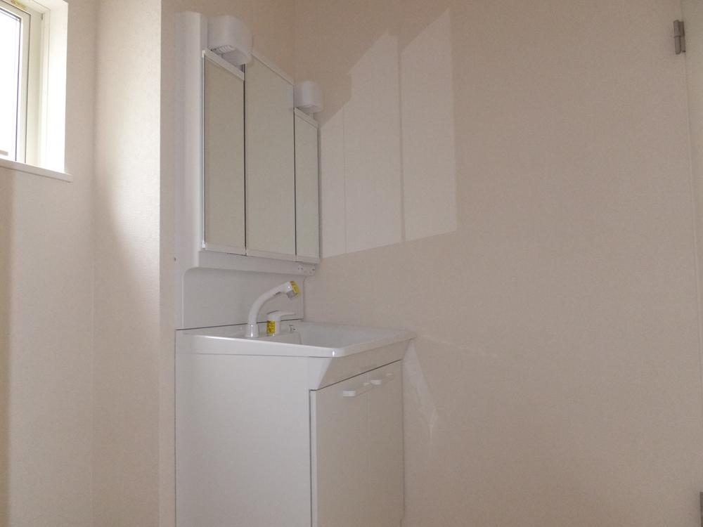 Wash basin, toilet. Local (11 May 2013) Shooting