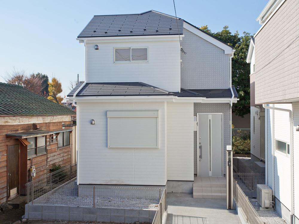 Local appearance photo. Local (12 May 2013) Shooting