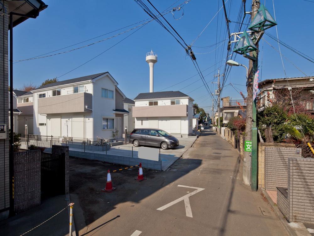 Local photos, including front road. Park even close, Front road car is not as rare. Recommended for families with small children! Local (12 May 2013) Shooting