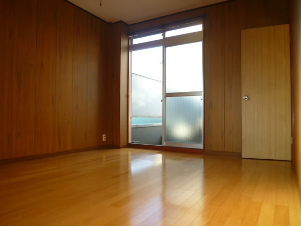 Other room space. Wall of wood is impressive!