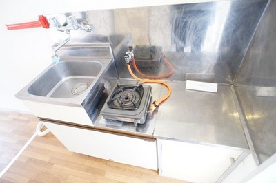 Kitchen. Cooking fun be! Two-burner gas stove can be installed kitchen! 