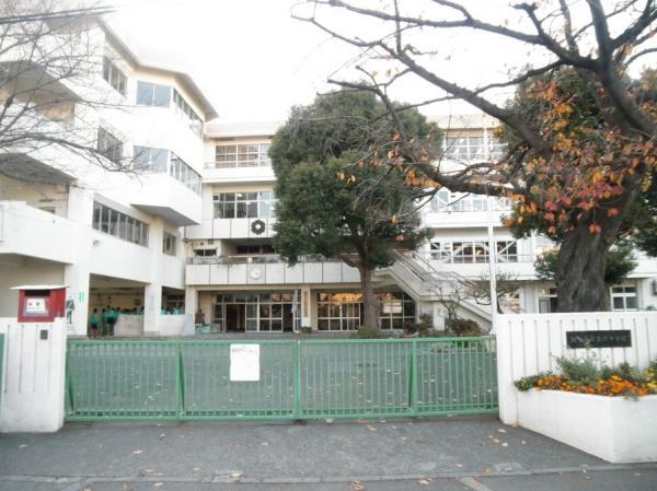 Junior high school. The 700m walk 8 minutes to six junior high school