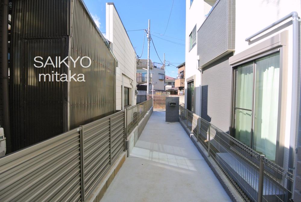 Local appearance photo. Selling local