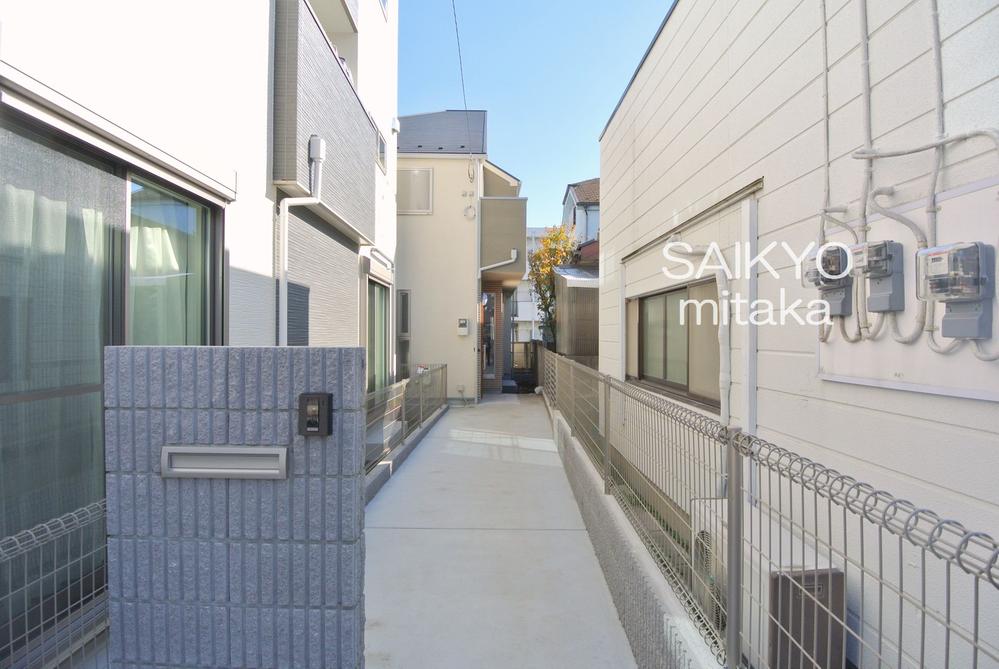 Local appearance photo. Selling local