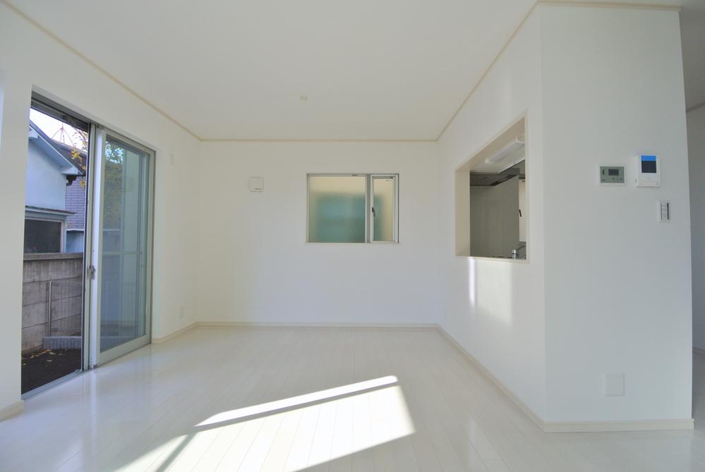 Living. Selling local