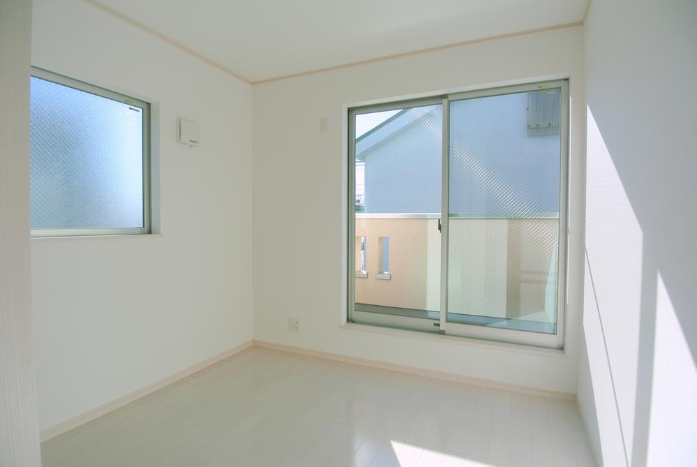 Non-living room. Selling local