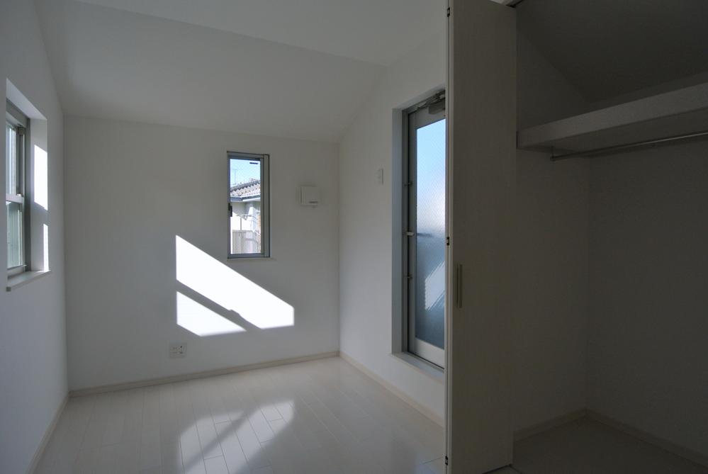 Non-living room. Selling local