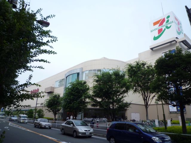 Junior high school. 700m to City third junior high school (junior high school)