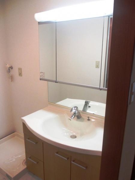 Wash basin, toilet