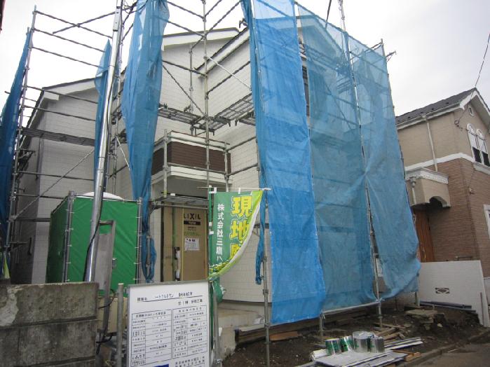 Local appearance photo. Soon face-to-face kitchen adoption of 3LDK local that while watching the smile of limited 1 House family to be completed can cook (December 2013) Shooting