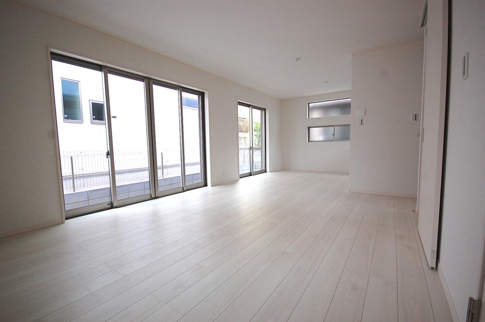 Same specifications photos (living). Seller same specifications construction cases