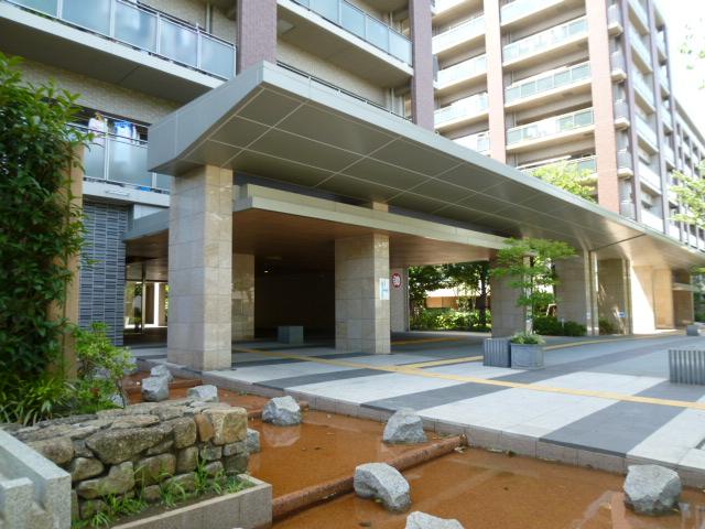 Entrance. Common areas
