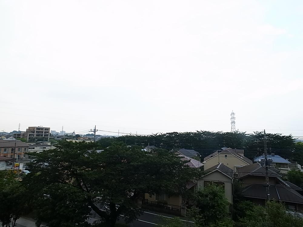 View photos from the dwelling unit. View from the site (August 2013) Shooting