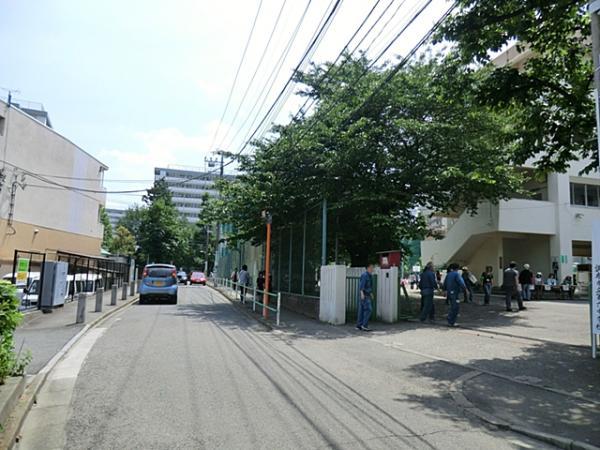 Junior high school. 1181m until the sixth junior high school