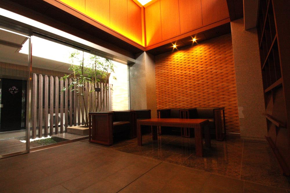 Entrance. Common areas