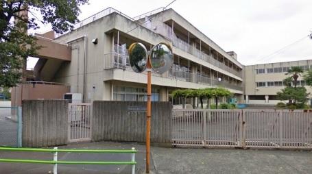 Primary school. 700m up to elementary school Chofu second elementary school