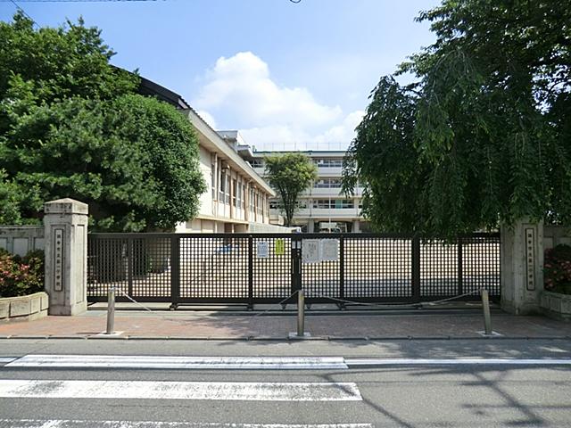 Primary school. Chofu Municipal to the first elementary school 1040m
