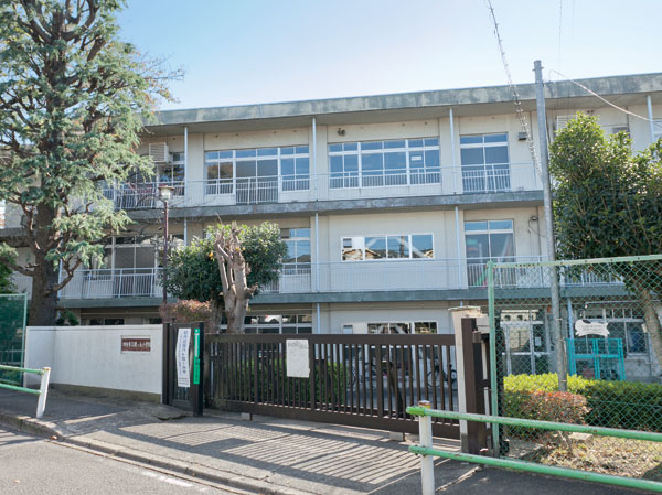 Surrounding environment. Chofu Municipal Midorigaoka elementary school (about 90m ・ A 2-minute walk)